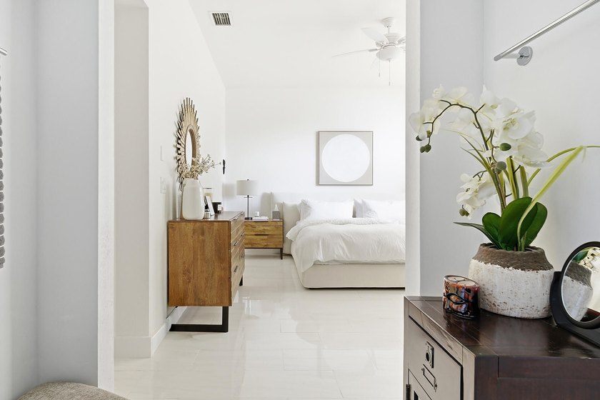 Beautifully renovated two-story residence in the gated CitySide - photo 27