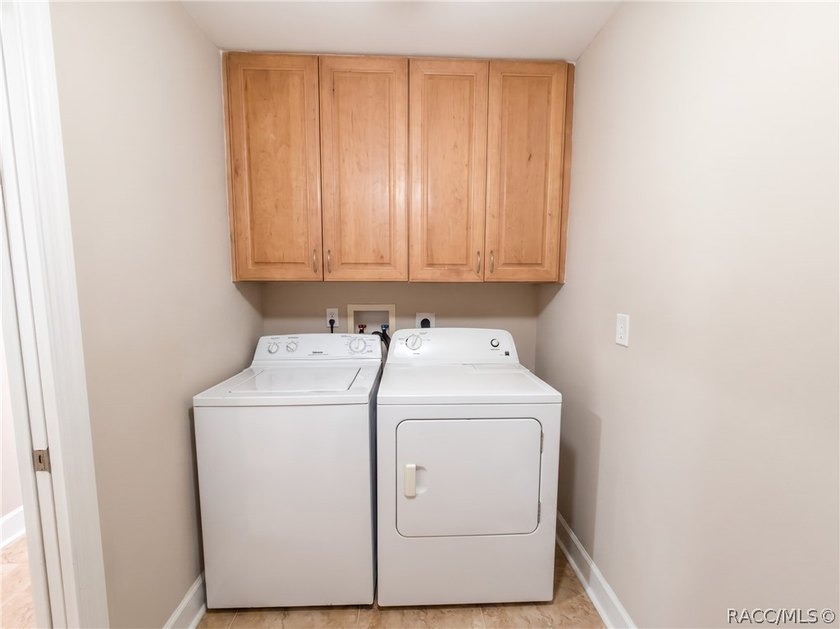This lovely waterfront, remodeled, fully furnished, end unit - photo 29