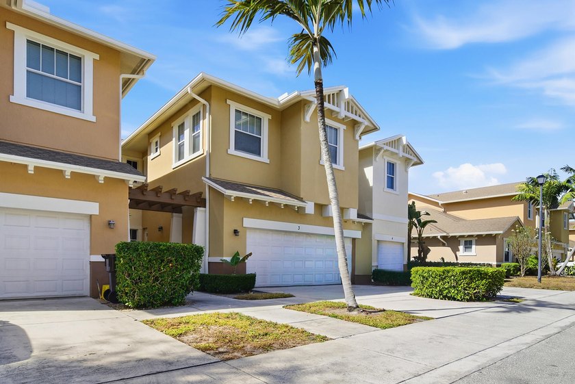 Beautifully renovated two-story residence in the gated CitySide - photo 38