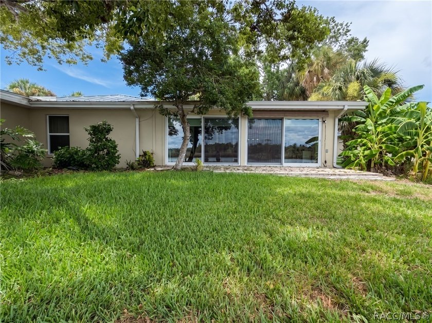 This lovely waterfront, remodeled, fully furnished, end unit - photo 40