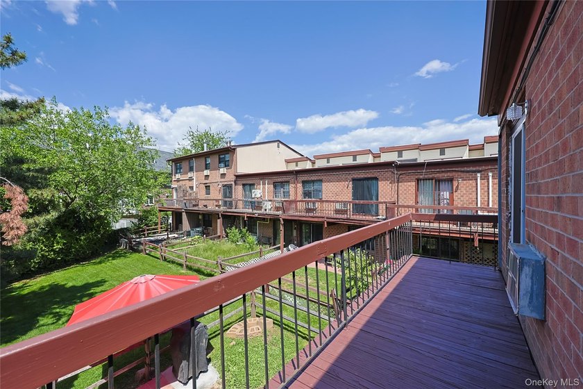 Welcome to this fully renovated 2-Family Condo Townhouse located - photo 45