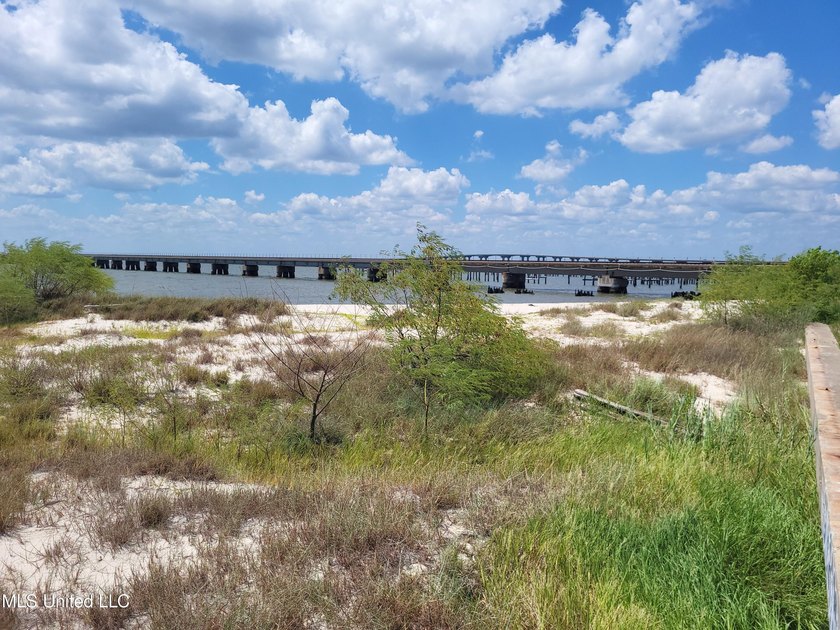 PROPERTY IS DIRECTLY CONNECTED TO OVER 750 FEET OF SAND BEACH - photo 5