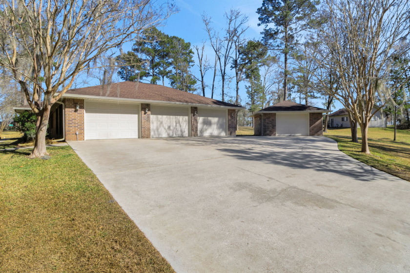 Lake Livingston Area Retreat on 2.4 Acres - photo 3