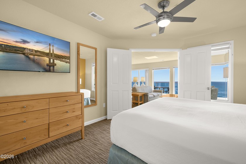 Perched on the top floor with sweeping panoramic ocean views - photo 10