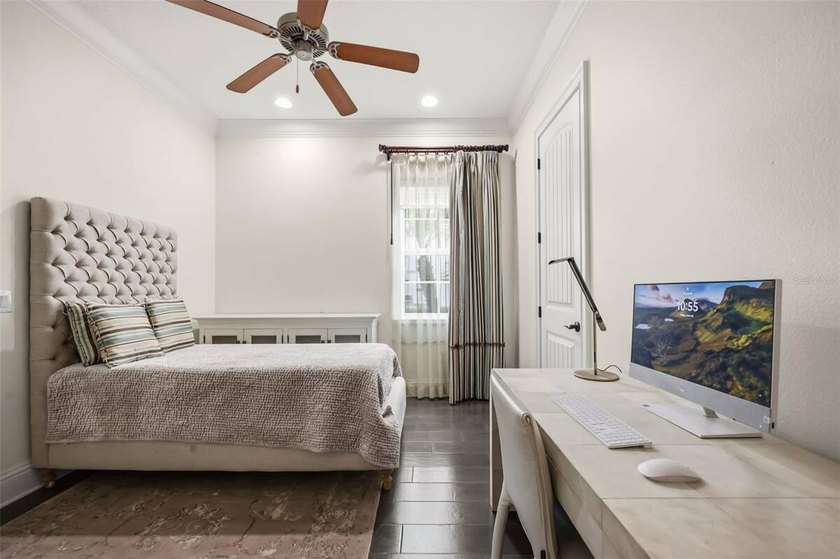 Welcome to this impeccably designed, all-on-one-floor luxury - photo 22