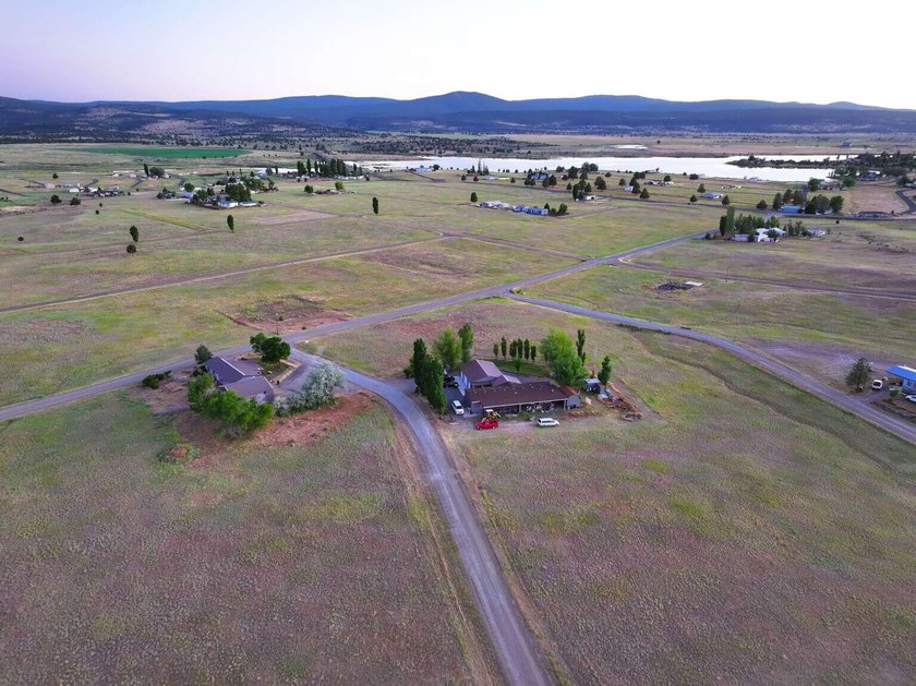 This is a rare lake unit 4 lot will power, water and sewer - photo 4