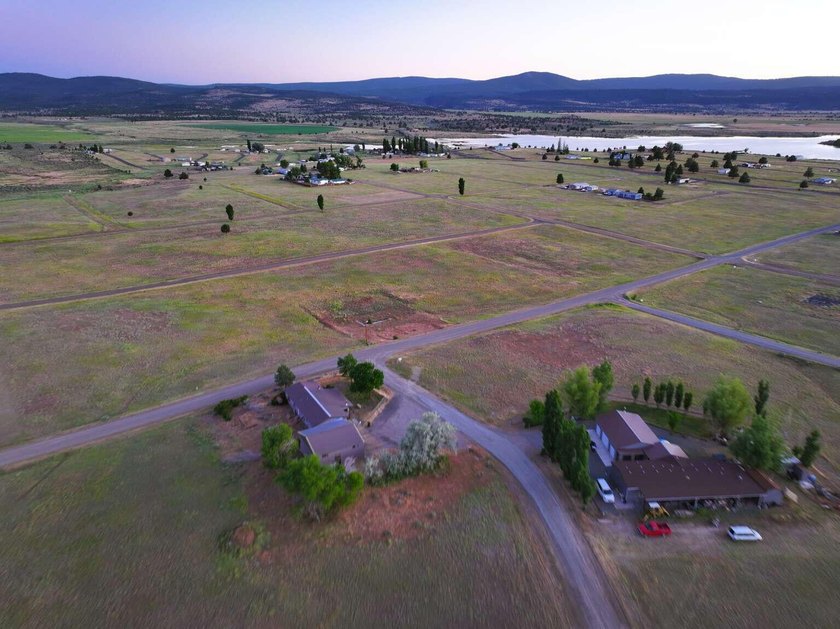 This is a rare lake unit 4 lot will power, water and sewer - photo 8