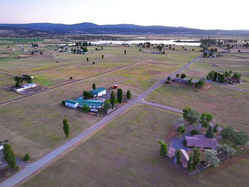 This is a rare lake unit 4 lot will power, water and sewer - photo 9