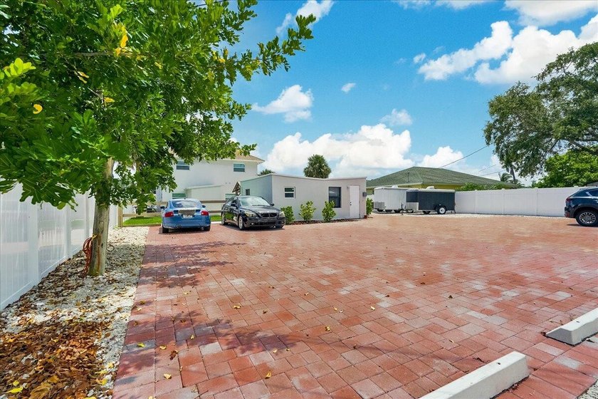 Discover this exceptional 5-unit apartment property, a rare - photo 15