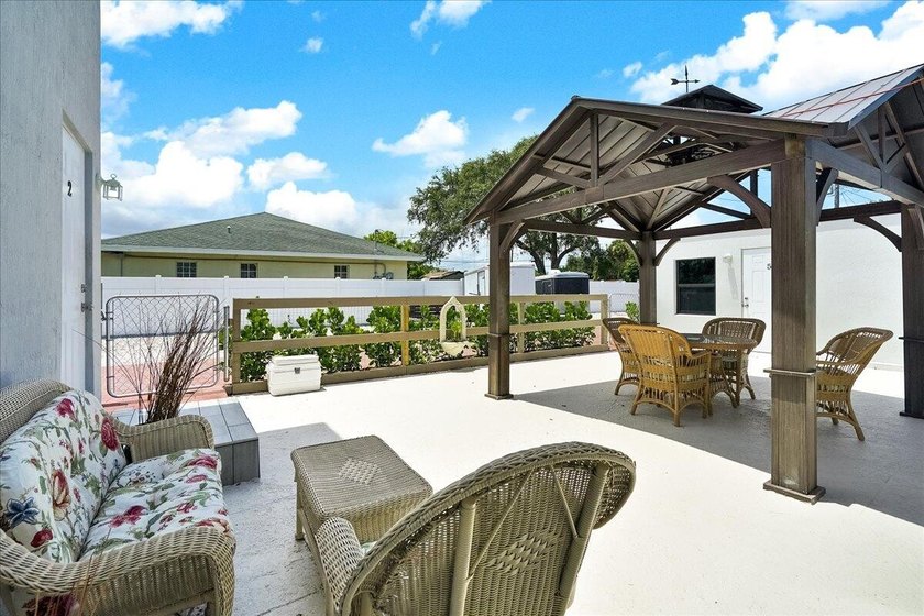 Discover this exceptional 5-unit apartment property, a rare - photo 21