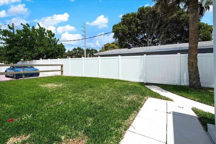 Discover this exceptional 5-unit apartment property, a rare - photo 25