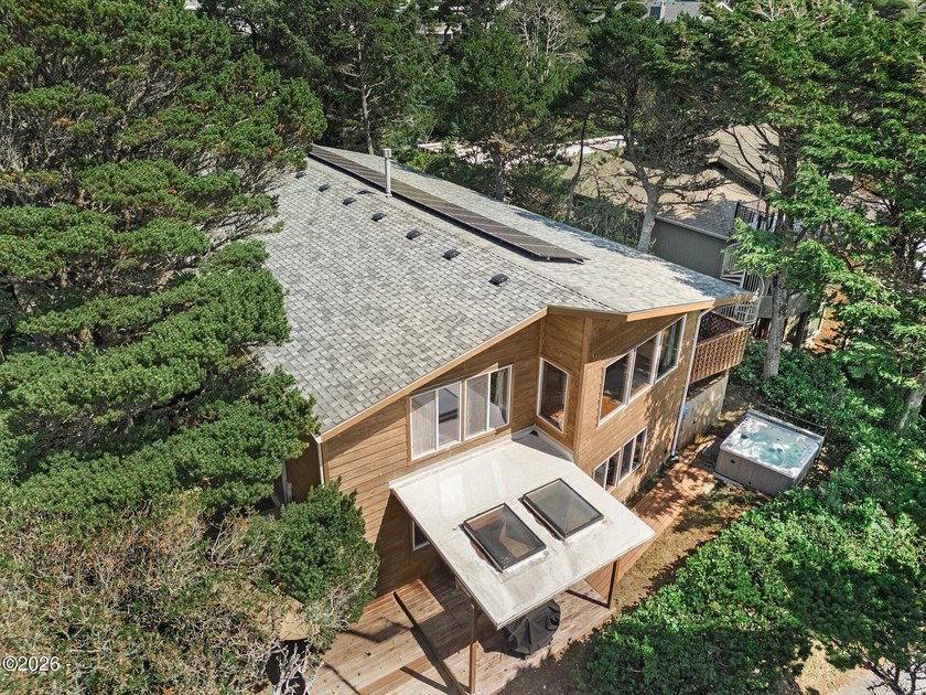 Perched above the Pacific Ocean just moments from Newport's - photo 8