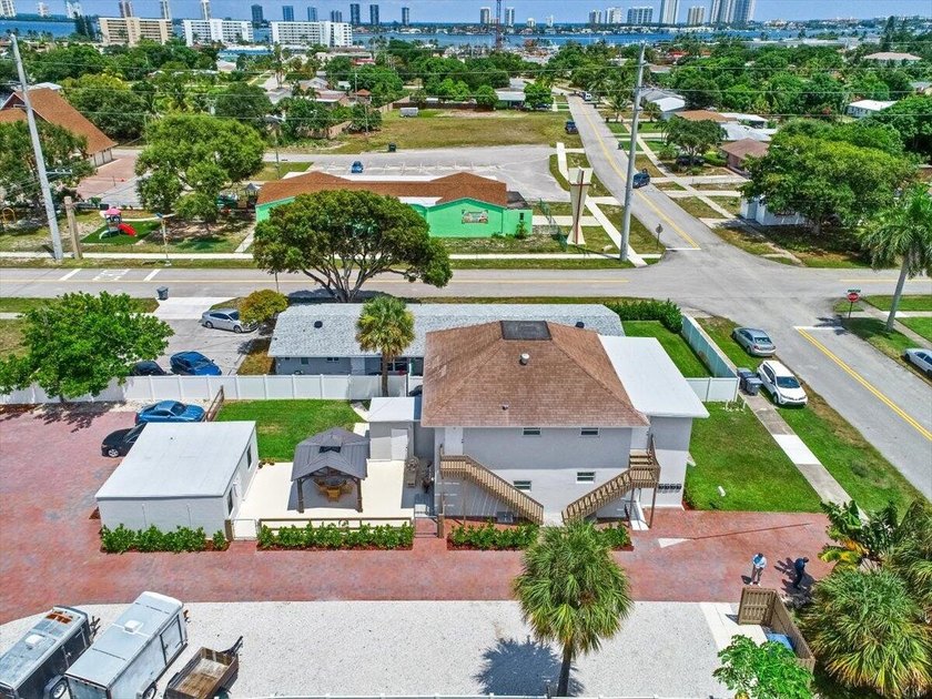Discover this exceptional 5-unit apartment property, a rare - photo 28