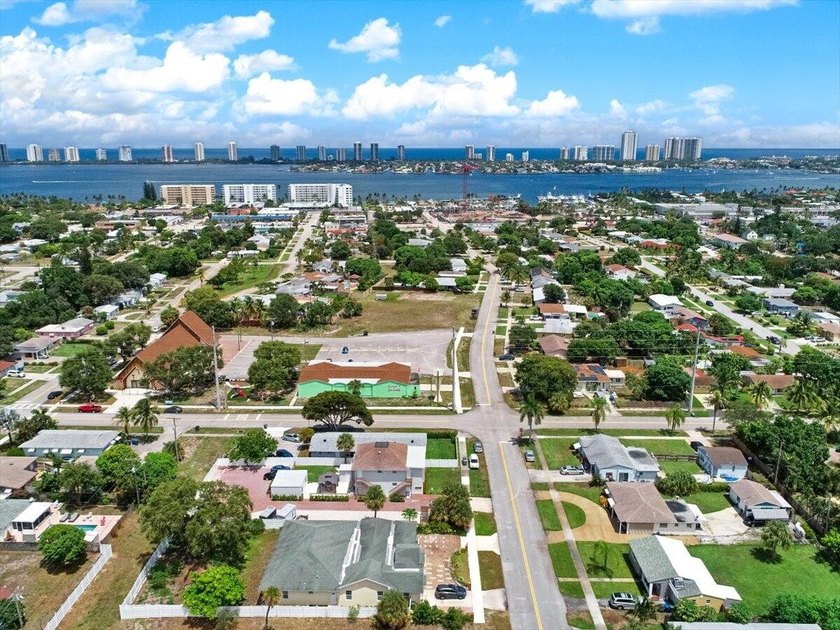 Discover this exceptional 5-unit apartment property, a rare - photo 29