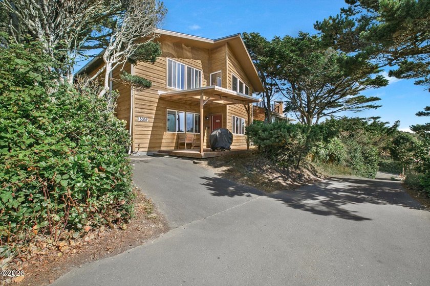 Perched above the Pacific Ocean just moments from Newport's - photo 10