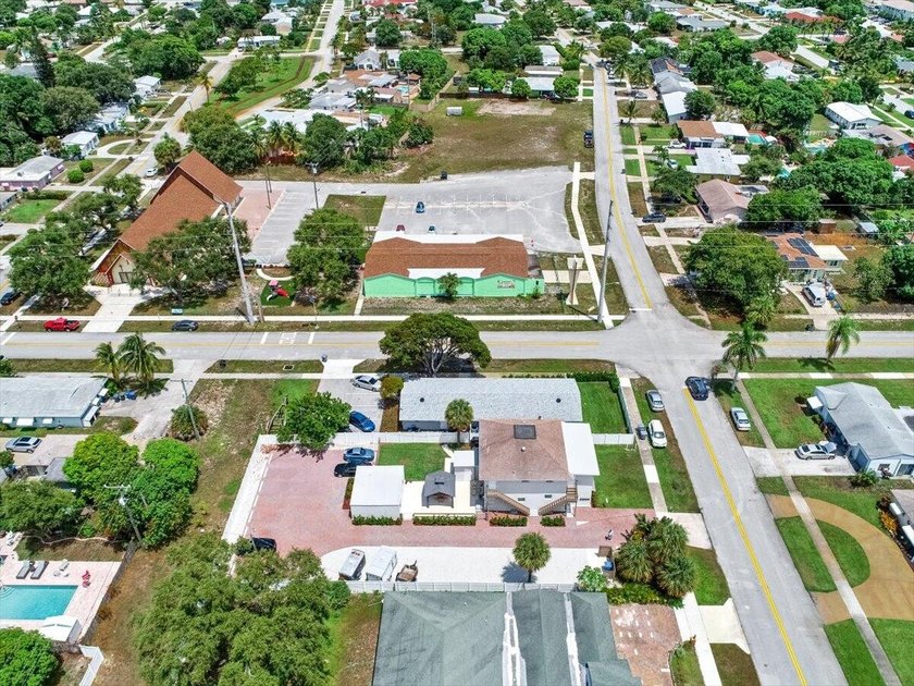 Discover this exceptional 5-unit apartment property, a rare - photo 31