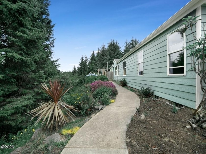 Stunning manufactured home WITH OCEAN VIEWS in a lovely - photo 6