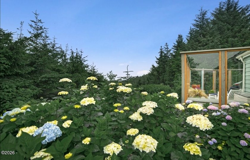Stunning manufactured home WITH OCEAN VIEWS in a lovely - photo 7