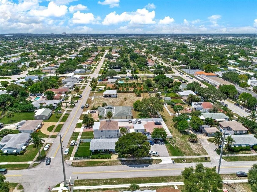 Discover this exceptional 5-unit apartment property, a rare - photo 37