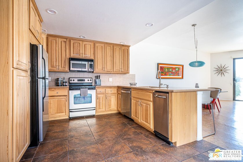Resort Style Living at Cathedral Canyon Country Club! This light - photo 14