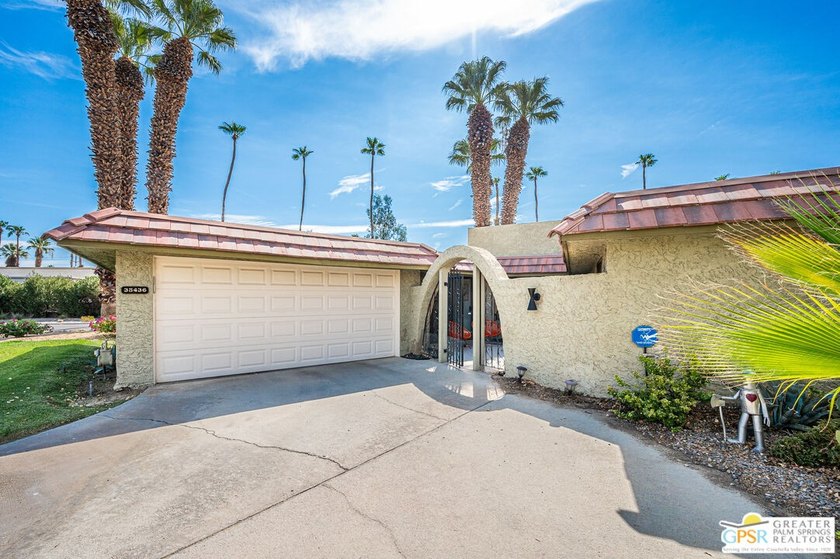 Resort Style Living at Cathedral Canyon Country Club! This light - photo 36