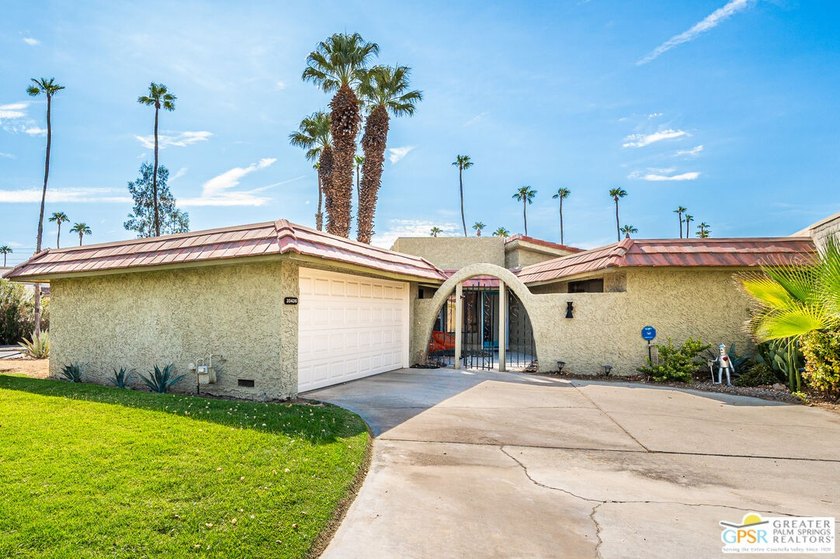Resort Style Living at Cathedral Canyon Country Club! This light - photo 37