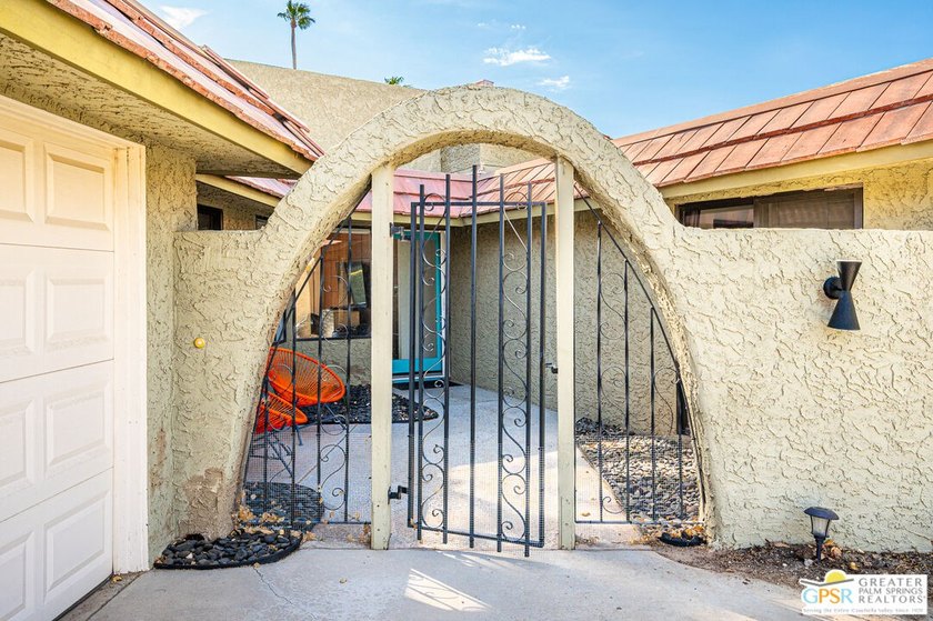 Resort Style Living at Cathedral Canyon Country Club! This light - photo 39