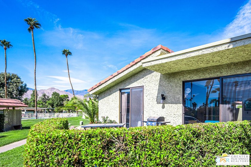 Resort Style Living at Cathedral Canyon Country Club! This light - photo 40