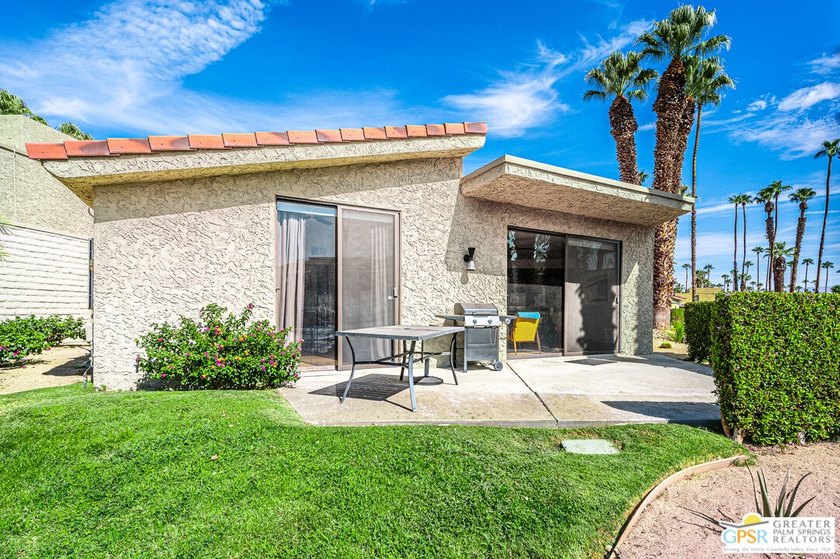 Resort Style Living at Cathedral Canyon Country Club! This light - photo 41