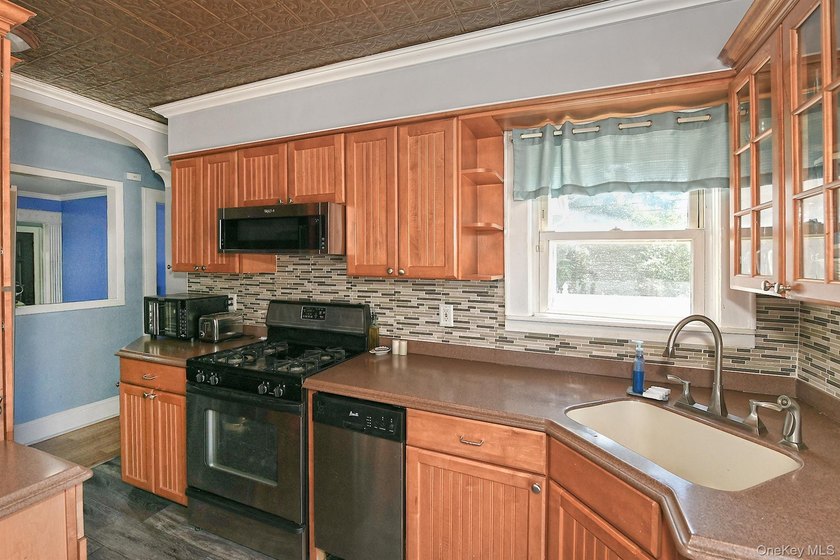 Welcome to this beautifully updated Cape Cod situated on a - photo 17