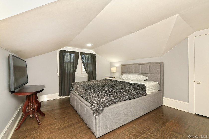 Welcome to this beautifully updated Cape Cod situated on a - photo 18