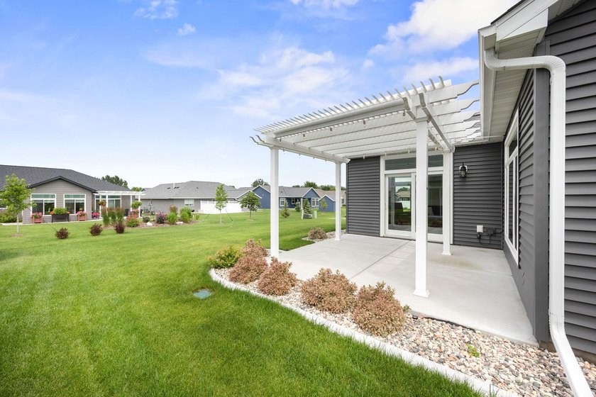 Enjoy the ease of one-level living in this beautifully designed - photo 22