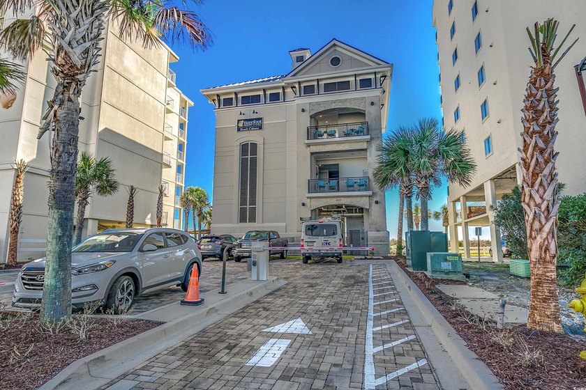 Enjoy easy living in this first-floor 2 bedroom / 2 bath - photo 32