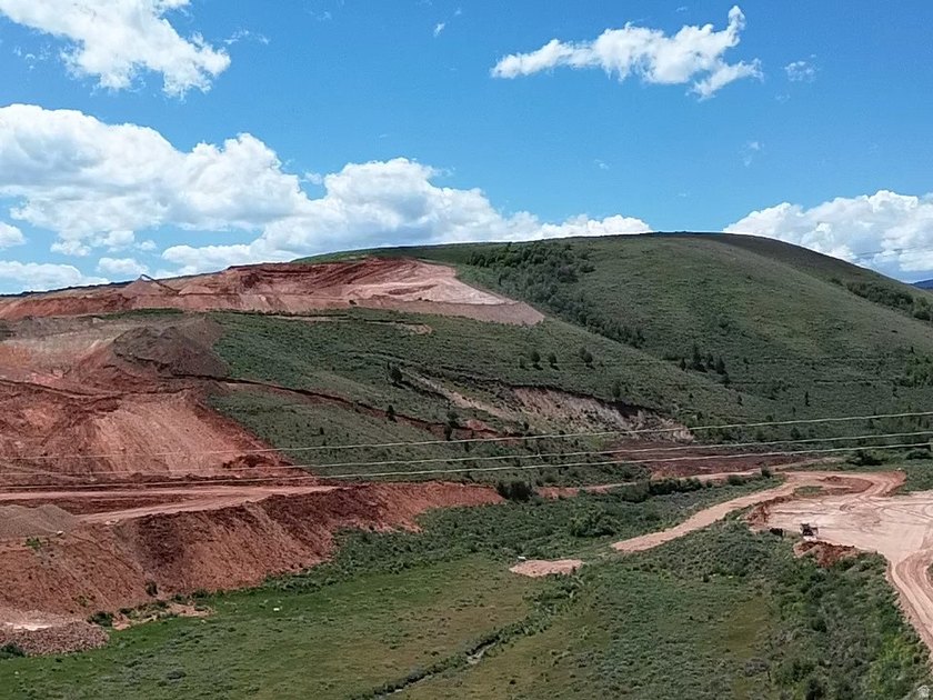 Exceptional opportunity to acquire a 59.25-acre aggregate - photo 9