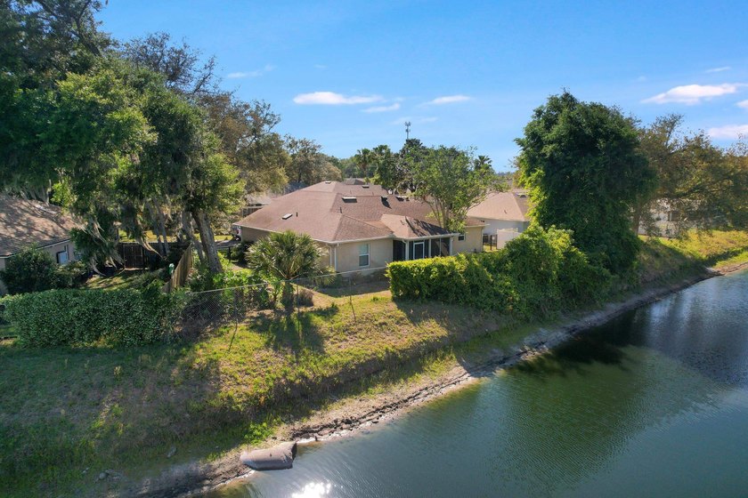 Charming lakefront home in the desirable Eagle Creek - photo 3
