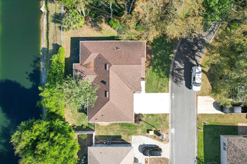Charming lakefront home in the desirable Eagle Creek - photo 4