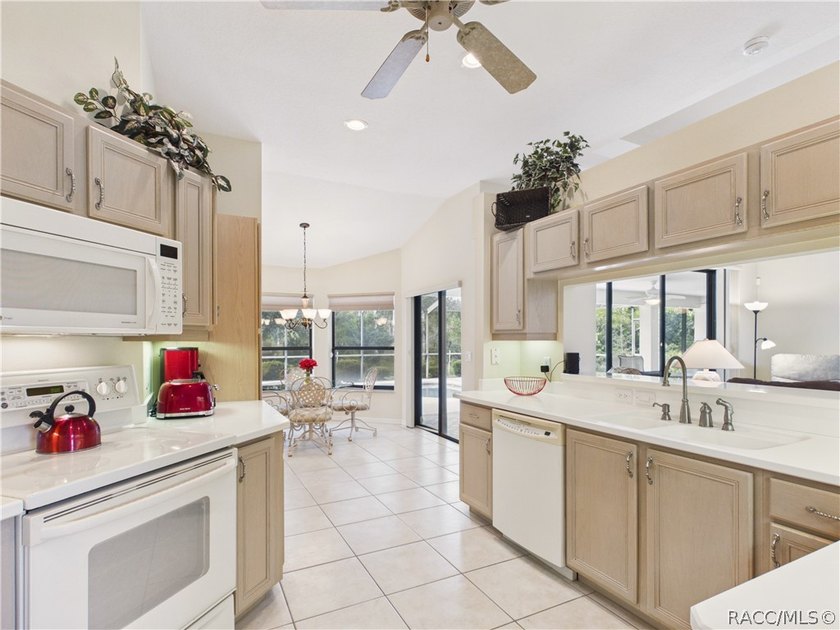 Welcome to Florida living in this well maintained 3 bedroom 2 - photo 16