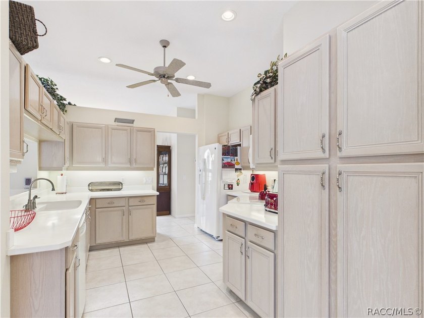 Welcome to Florida living in this well maintained 3 bedroom 2 - photo 19