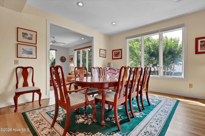 Beautiful Craftsman-style home with sweeping views of the 6th - photo 11