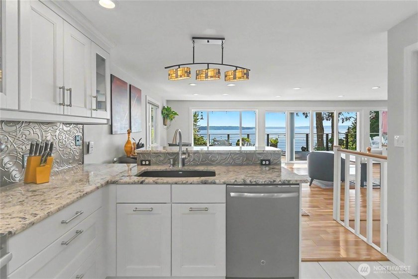 Enjoy breathtaking views of the sound &amp; Mt. Rainier, with a - photo 11