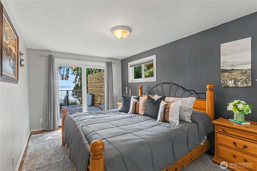 Enjoy breathtaking views of the sound &amp; Mt. Rainier, with a - photo 14