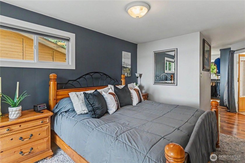 Enjoy breathtaking views of the sound &amp; Mt. Rainier, with a - photo 15