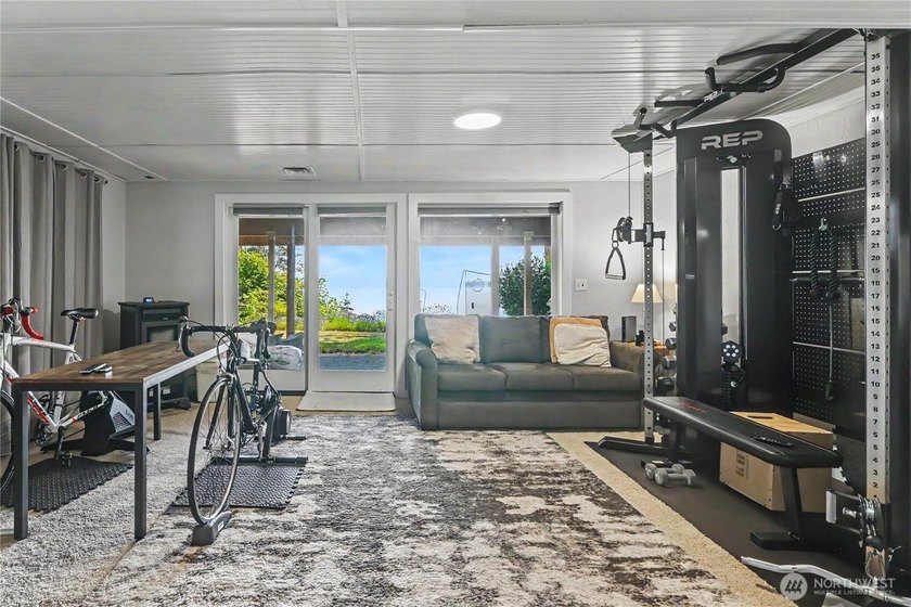 Enjoy breathtaking views of the sound &amp; Mt. Rainier, with a - photo 23
