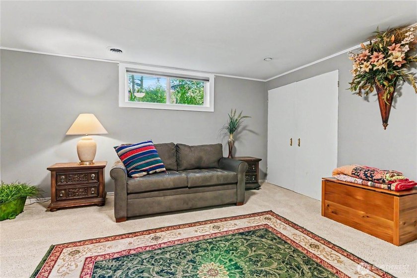 Enjoy breathtaking views of the sound &amp; Mt. Rainier, with a - photo 28