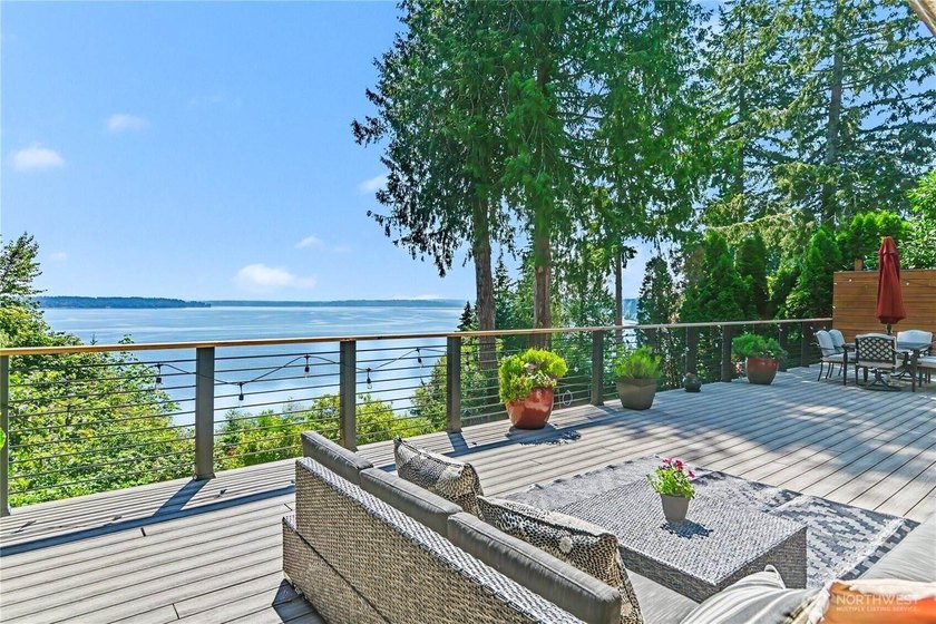 Enjoy breathtaking views of the sound &amp; Mt. Rainier, with a - photo 34