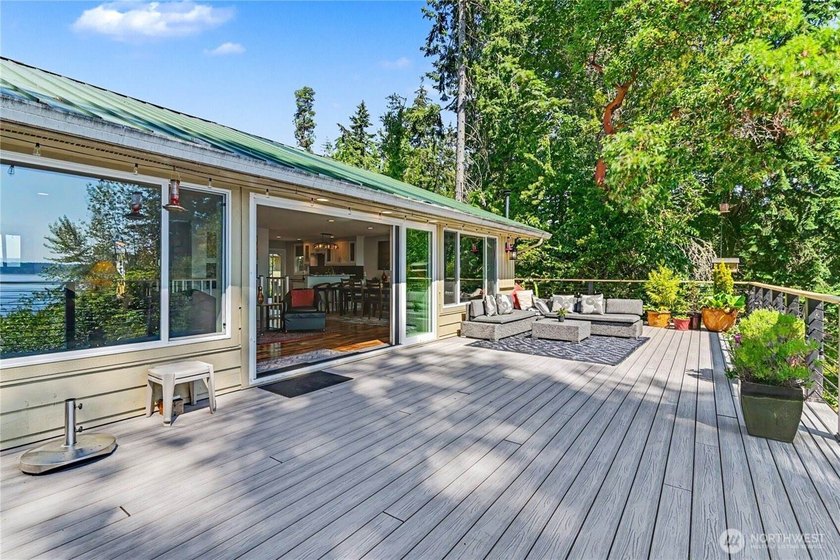 Enjoy breathtaking views of the sound &amp; Mt. Rainier, with a - photo 35