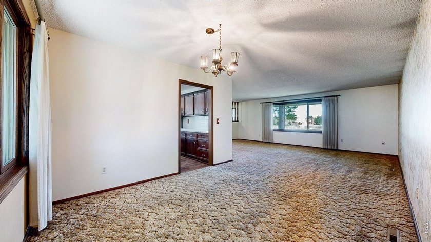 Beautiful Ranch Home on 4.86 Acres. Offering comfort - photo 8