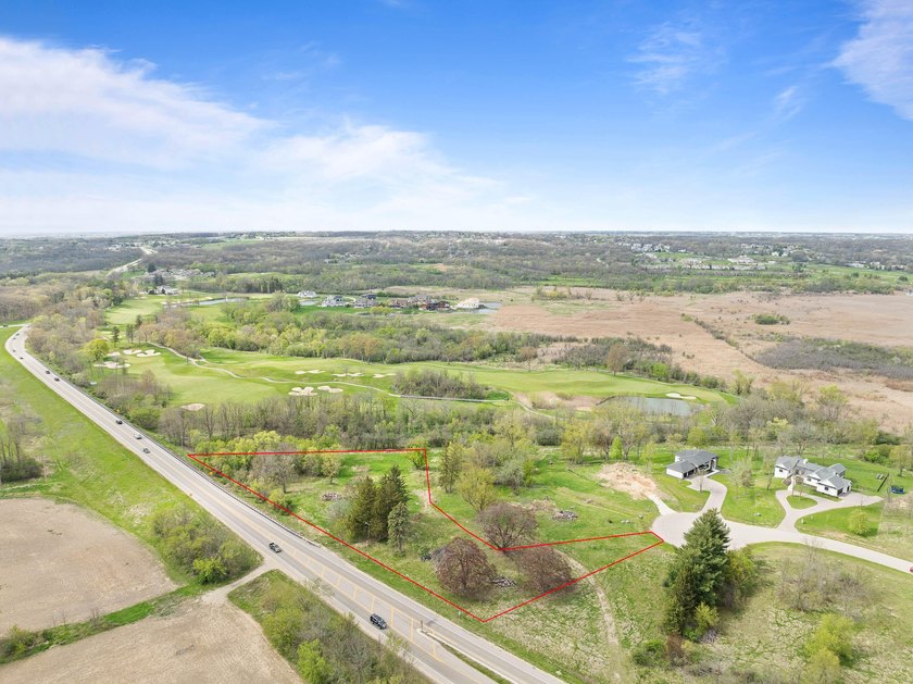 Large Lot and Perfect Location between Lake Geneva and Williams - photo 3