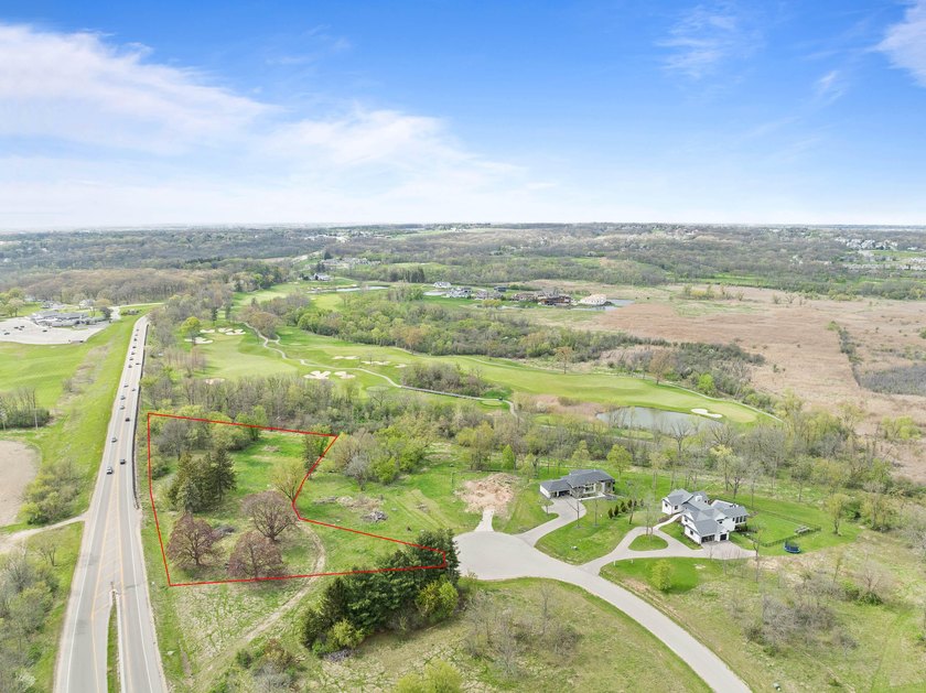Large Lot and Perfect Location between Lake Geneva and Williams - photo 4