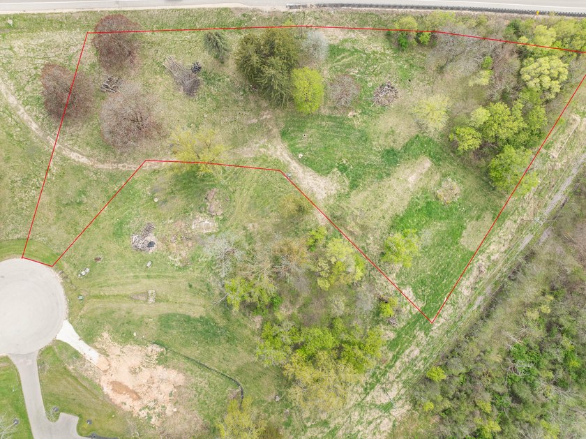 Large Lot and Perfect Location between Lake Geneva and Williams - photo 6